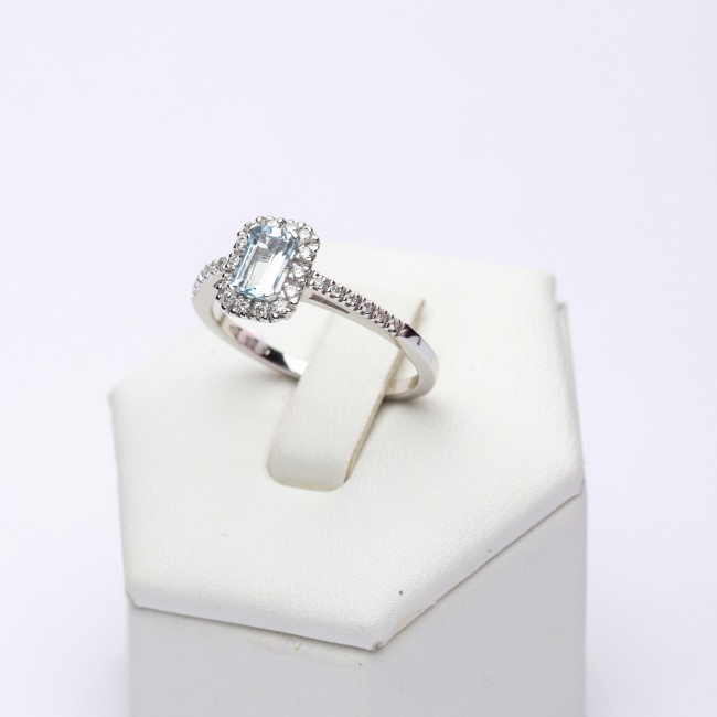 Acquamarina ring