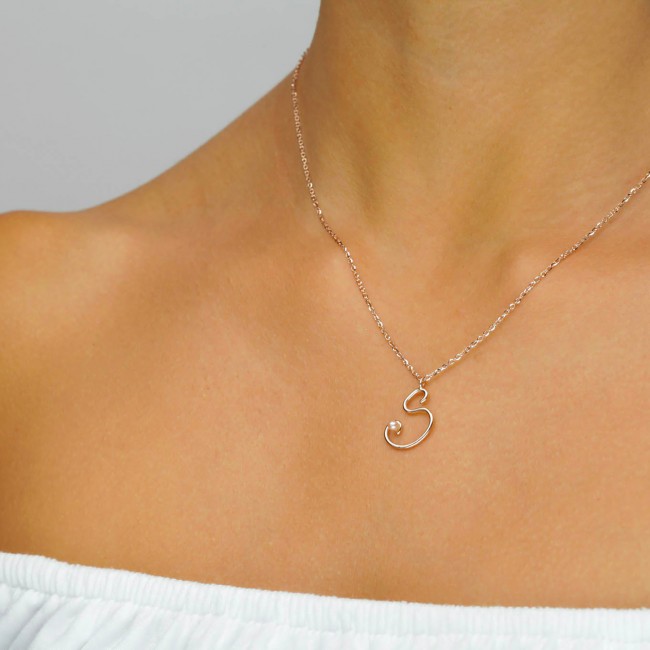 Philip Jones Collana Iniziale Placcata Oro Rosa Lettera S Creata con Cristalli Zircondia