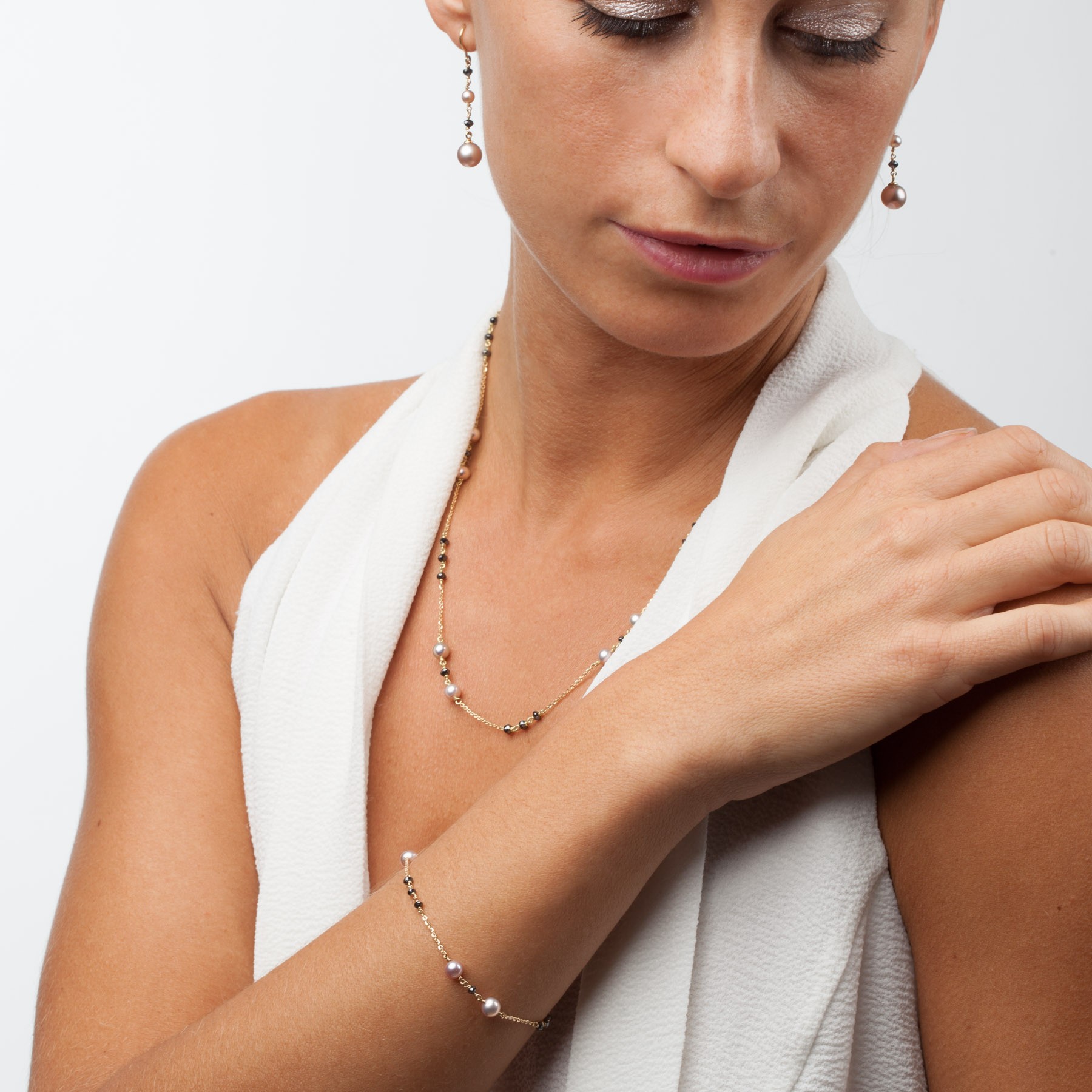 Collana perle nere e cuori rossi. - Gioielli - Collane - di attimod