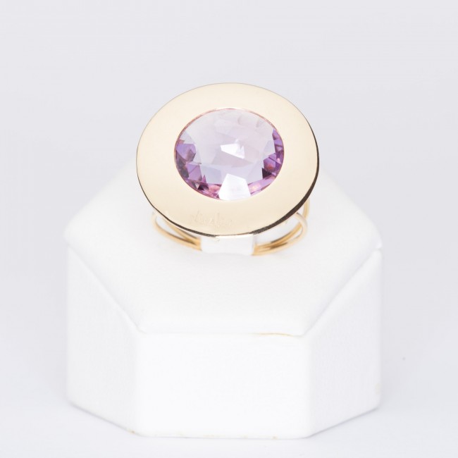 Ring in 18 kt yellow gold with natural amethyst