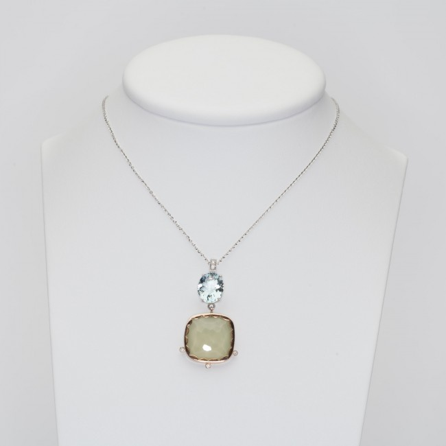 Charm in white gold and jade