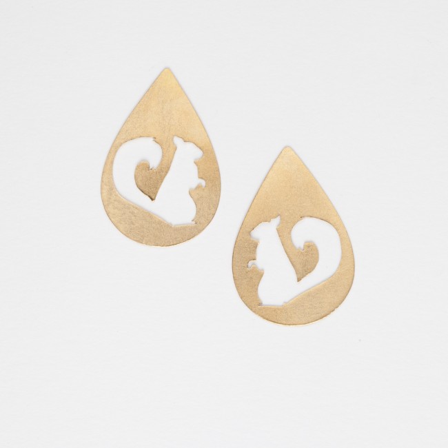 Earring in gold with squirrel shape