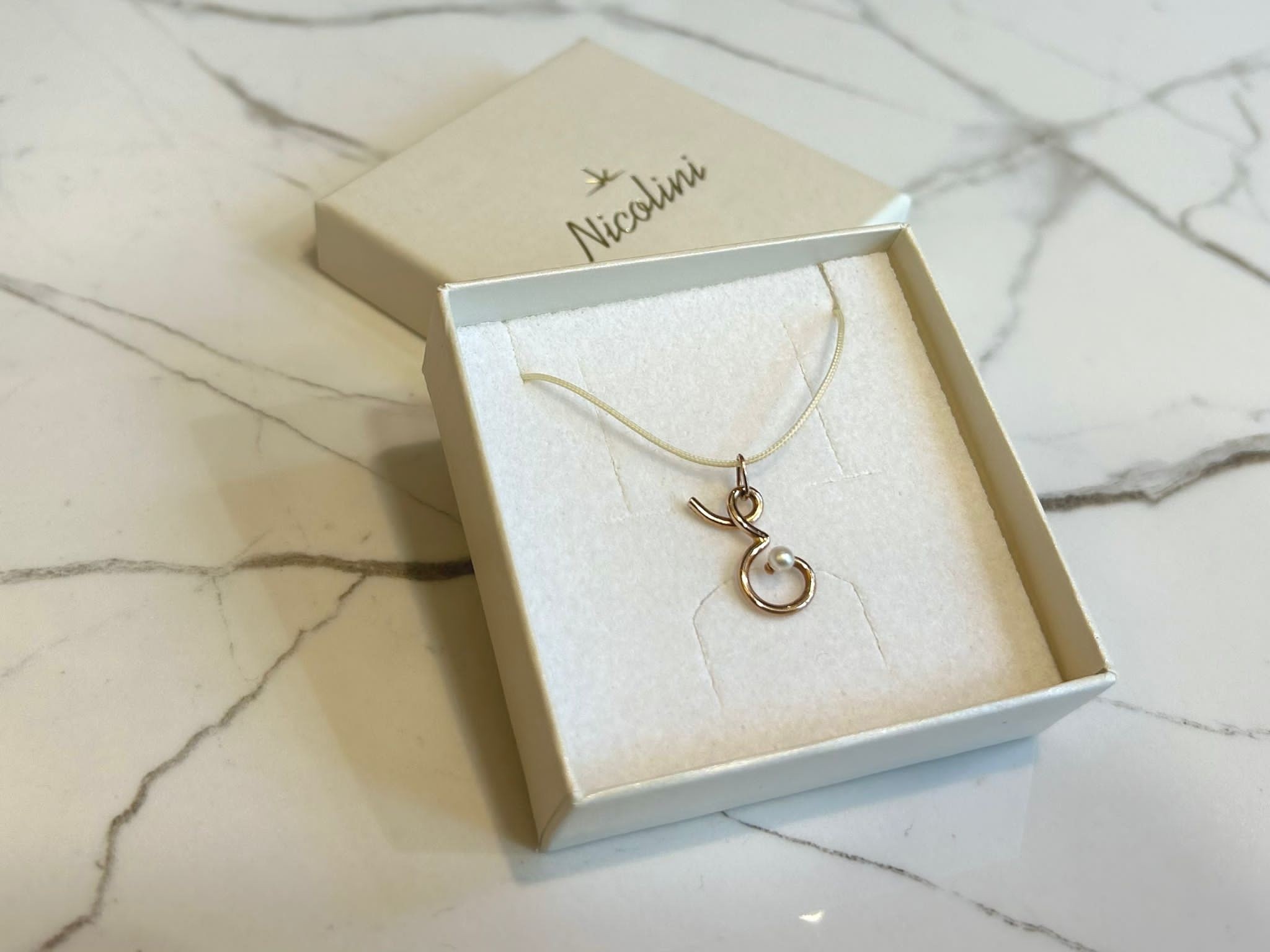 Necklace t discount