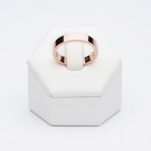 Flat wedding band