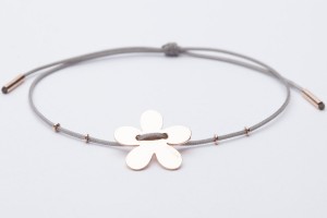 Minimal flower bracelet