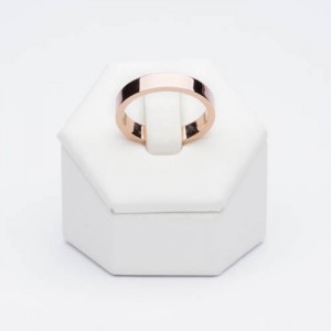 Flat wedding band