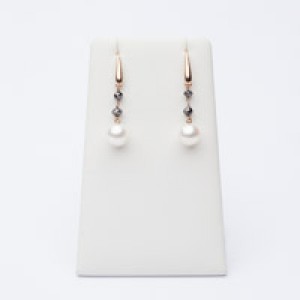 Earrings with black diamonds and pearls